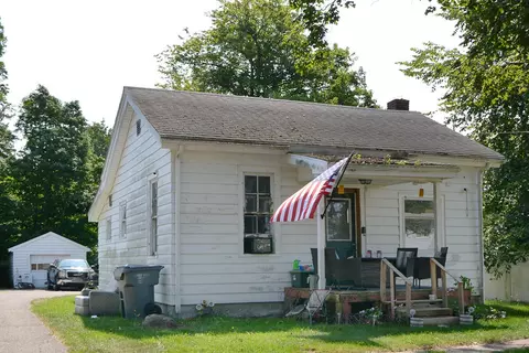 210 N Brown St, Paw Paw, MI 49079