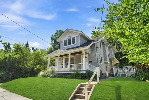 516 Curtis St NE, Grand Rapids, MI 49505