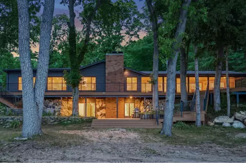 27661 Pine Lake St, Jefferson, MI 49112
