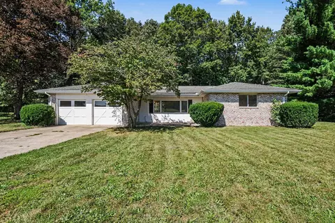 8486 S Hillcrest Dr, Oronoko, MI 49103