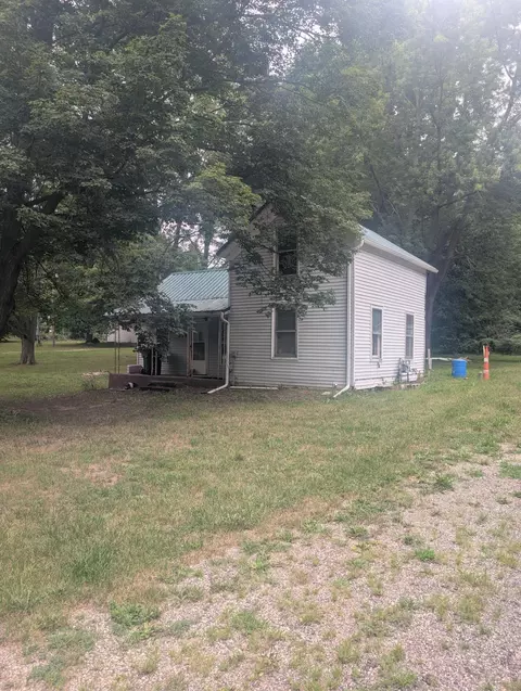 215 S Monroe St, Bloomingdale, MI 49026