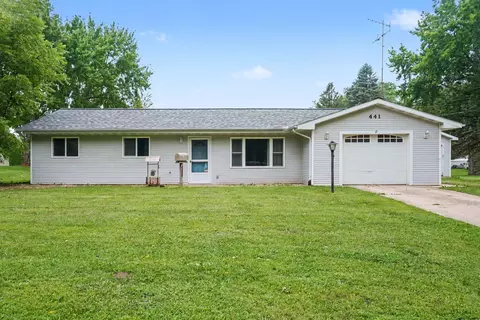 441 Moccasin St, Buchanan, MI 49107