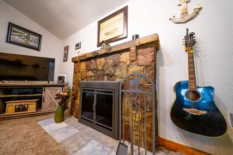 Living - 9728 Lakeview Dr, Jerome, MI 49249 photo 1 of 8