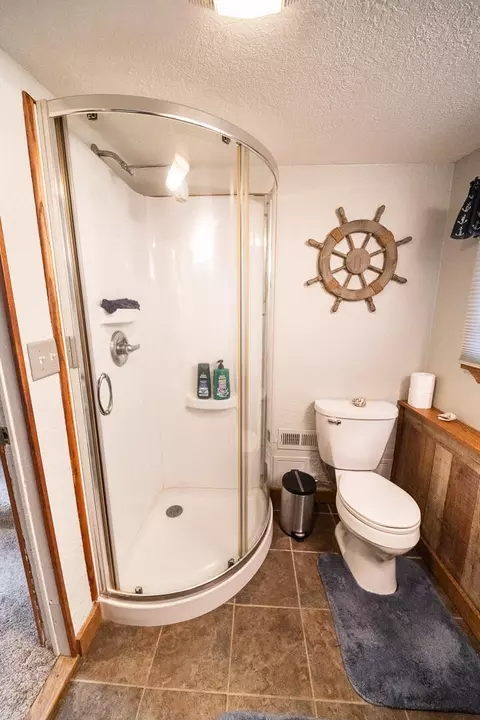 Bath - 9728 Lakeview Dr, Jerome, MI 49249 photo 3 of 4