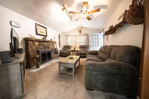 Living - 9728 Lakeview Dr, Jerome, MI 49249 photo 7 of 8