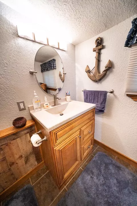 Bath - 9728 Lakeview Dr, Jerome, MI 49249 photo 2 of 4