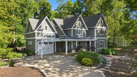 9900 Cottage Ln, Chikaming, MI 49129