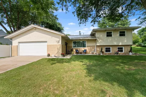 69601 Christiann Creek Dr, Ontwa, MI 49112