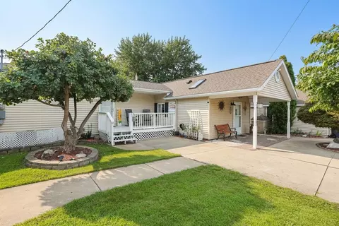 51770 Easy St, Paw Paw, MI 49079