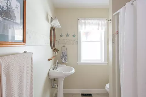 Bath - 5665 W Phillips Rd, Three Oaks, MI 49128 photo 1 of 3