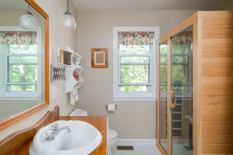 Bath - 5665 W Phillips Rd, Three Oaks, MI 49128 photo 3 of 3