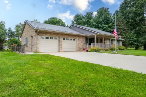 5685 Topanga Dr, Coloma, MI 49038