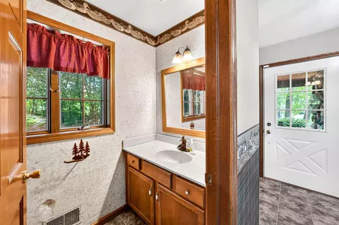 Bath - 61519 Neaman Rd, Lockport, MI 49042 photo 1 of 5