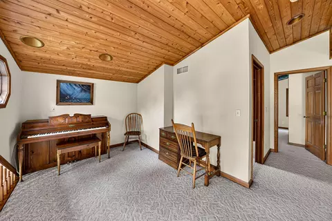 Entry Way - 61519 Neaman Rd, Lockport, MI 49042 photo 2 of 4