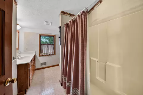 Bath - 61519 Neaman Rd, Lockport, MI 49042 photo 5 of 5