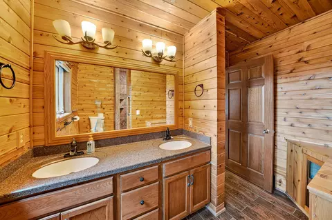 Bath - 61519 Neaman Rd, Lockport, MI 49042 photo 2 of 5