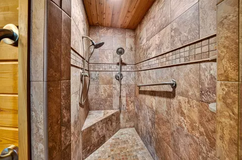 Bath - 61519 Neaman Rd, Lockport, MI 49042 photo 4 of 5