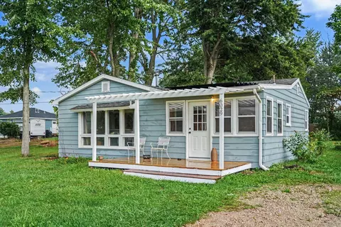 6029 Keigley St, Coloma, MI 49038
