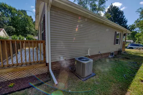Exterior - 1621 Maple St, Niles, MI 49120 photo 9 of 12