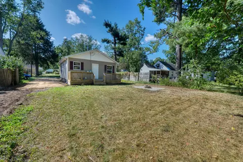 Exterior - 1621 Maple St, Niles, MI 49120 photo 7 of 12