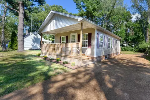 Exterior - 1621 Maple St, Niles, MI 49120 photo 3 of 12