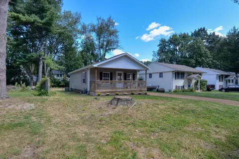 Exterior - 1621 Maple St, Niles, MI 49120 photo 2 of 12