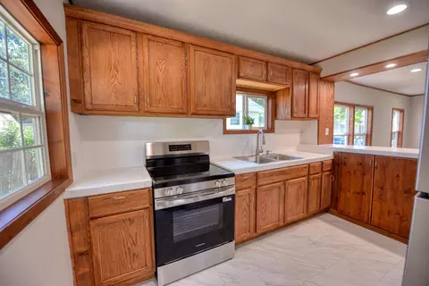 Kitchen - 1621 Maple St, Niles, MI 49120 photo 4 of 5