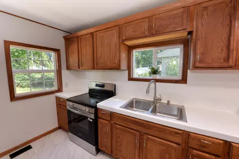 Kitchen - 1621 Maple St, Niles, MI 49120 photo 5 of 5