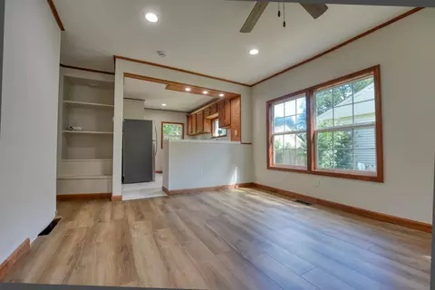 Living - 1621 Maple St, Niles, MI 49120 photo 1 of 2