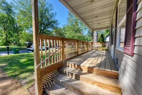 Exterior - 1621 Maple St, Niles, MI 49120 photo 4 of 12
