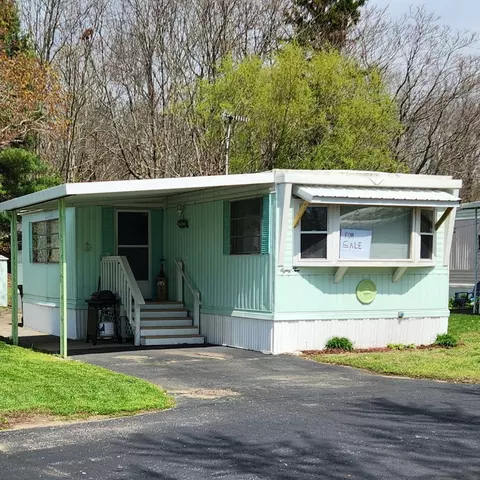 1565 M-63 Unit #82, Benton, MI 49022