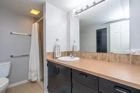 Bath - 1307 Marion Ave, St. Joseph, MI 49085 photo 3 of 3