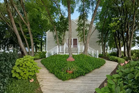 320 Oselka Dr UNIT NEW, New Buffalo, MI 49117