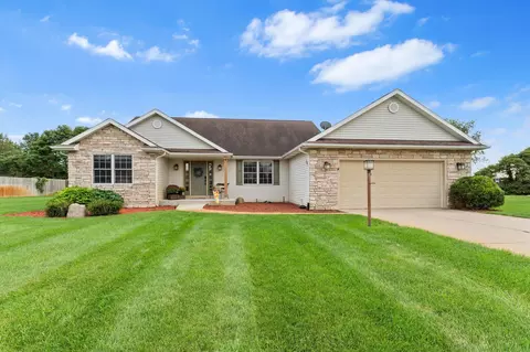 69390 Sundance Dr, Ontwa, MI 49112