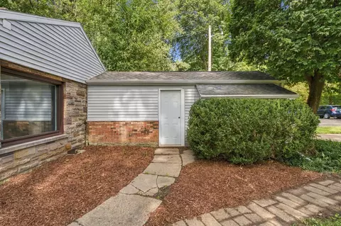 Exterior - 1716 S 3rd St, Niles, MI 49120 photo 3 of 5