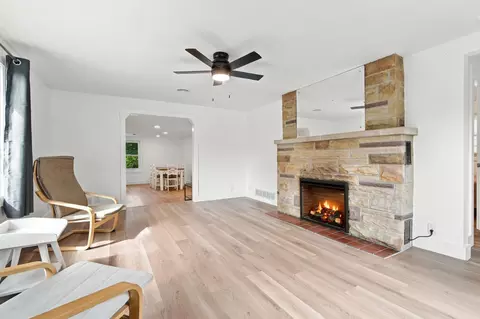 Living - 1716 S 3rd St, Niles, MI 49120 photo 3 of 4