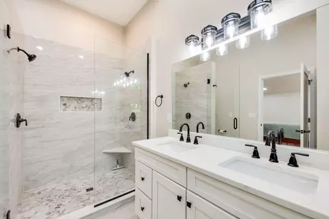 Bath - 15741 Auld Way, Chikaming, MI 49129 photo 2 of 5