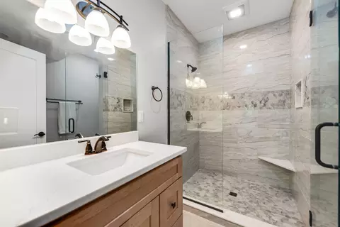 Bath - 15741 Auld Way, Chikaming, MI 49129 photo 4 of 5