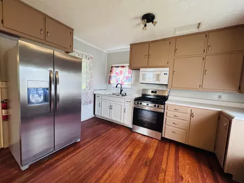 Kitchen - 6610 E Berrien St, Eau Claire, MI 49111 photo 1 of 3