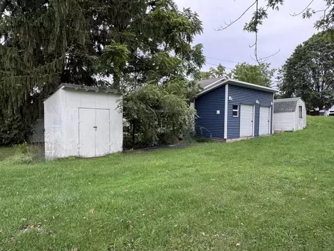 Exterior - 6610 E Berrien St, Eau Claire, MI 49111 photo 4 of 6