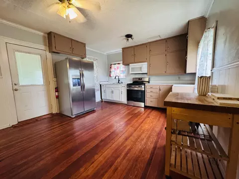 Kitchen - 6610 E Berrien St, Eau Claire, MI 49111 photo 3 of 3