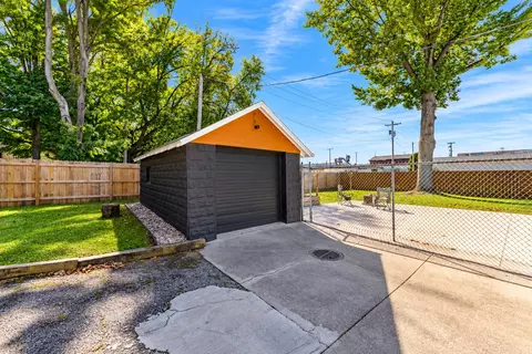 Exterior - 106 Lagrange St, Dowagiac, MI 49047 photo 4 of 11