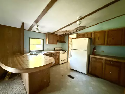 Kitchen - 1053 Able Rd, Buchanan, MI 49107 photo 4 of 5
