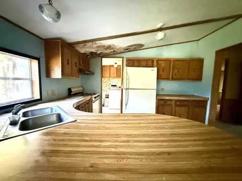 Kitchen - 1053 Able Rd, Buchanan, MI 49107 photo 3 of 5
