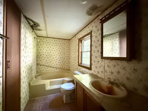 Bath - 1053 Able Rd, Buchanan, MI 49107 photo 1 of 1