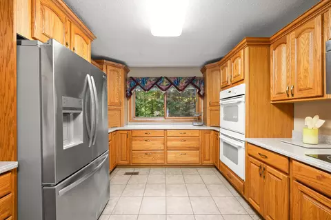 Kitchen - 15889 N Edgewood Dr, Buchanan, MI 49107 photo 3 of 6