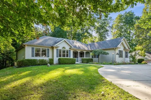 Exterior - 15889 N Edgewood Dr, Buchanan, MI 49107 photo 4 of 13