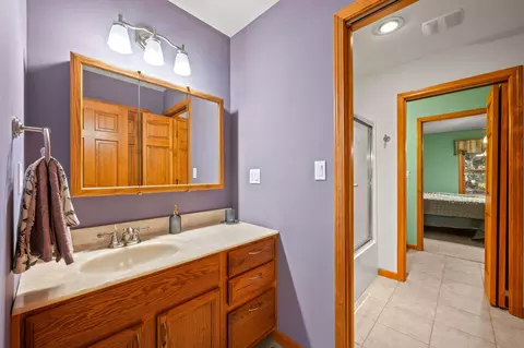 Bath - 15889 N Edgewood Dr, Buchanan, MI 49107 photo 3 of 6
