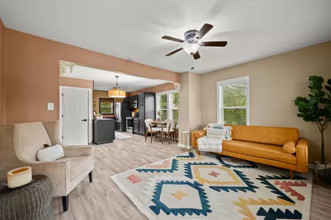 Living - 940 Chippewa St, Buchanan, MI 49107 photo 1 of 2