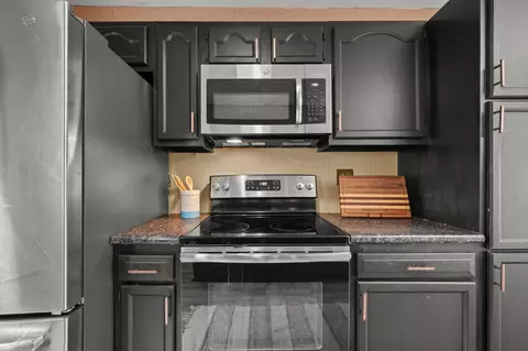 Kitchen - 940 Chippewa St, Buchanan, MI 49107 photo 3 of 4